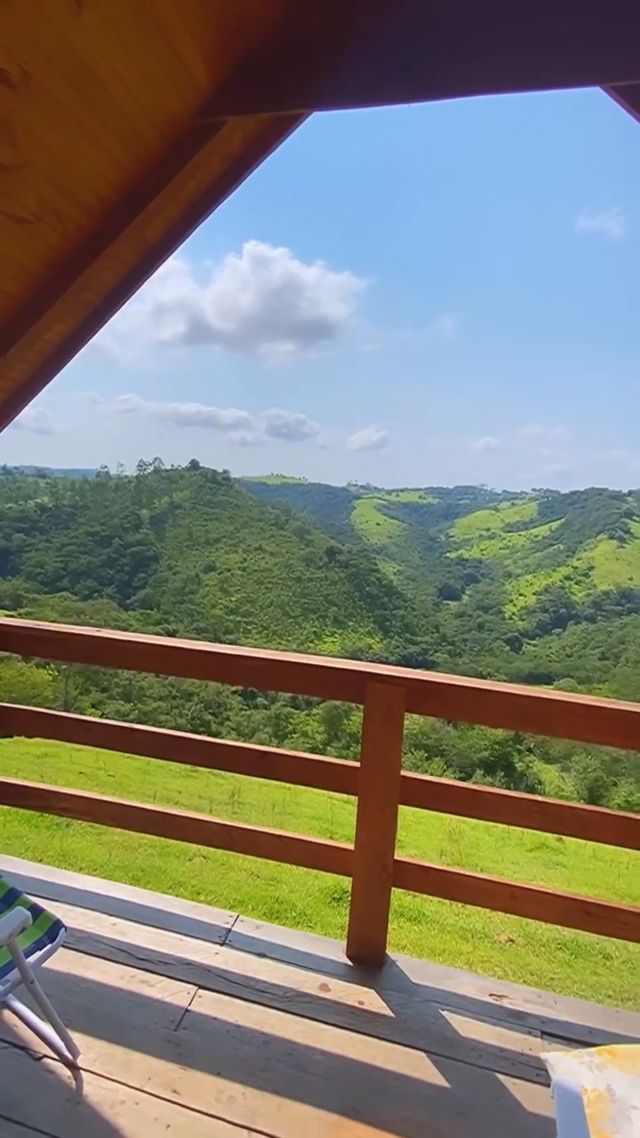 Vídeo da varanda com vista para o vale