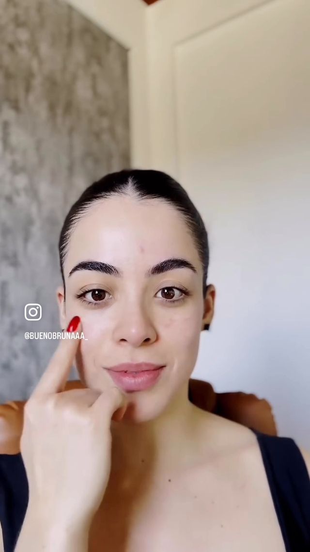 Vídeo de rotina de skincare com guasha