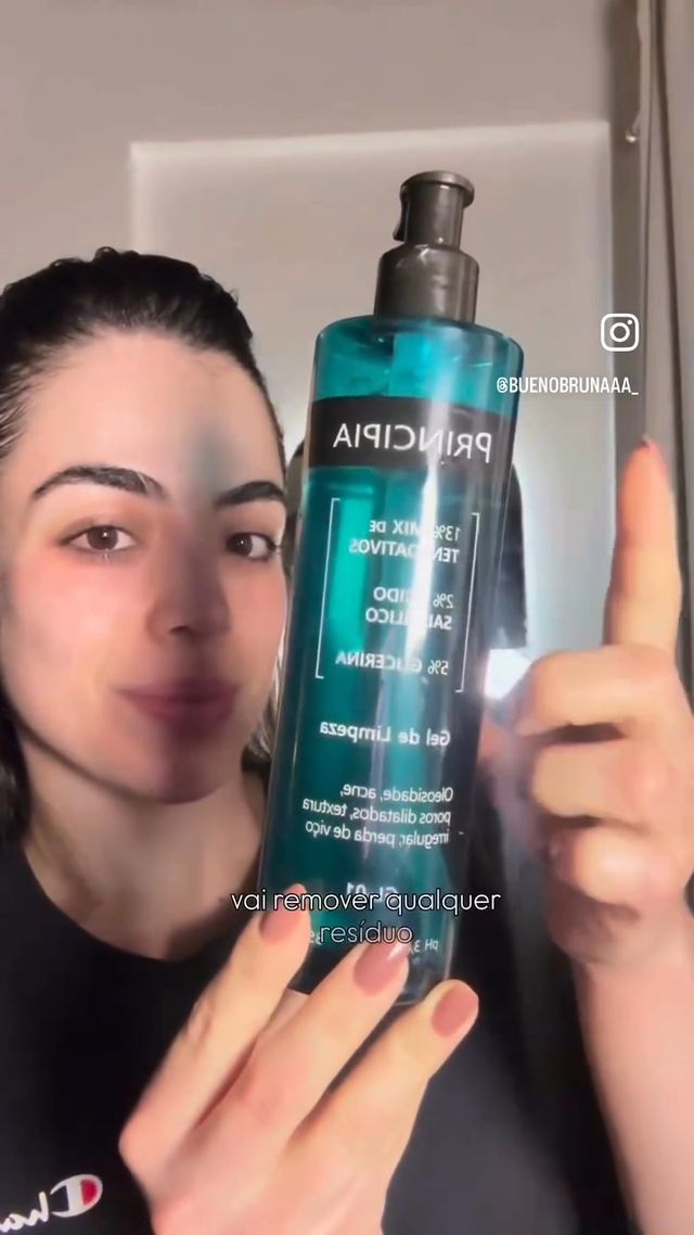 Vídeo de aplicação de produto no rosto